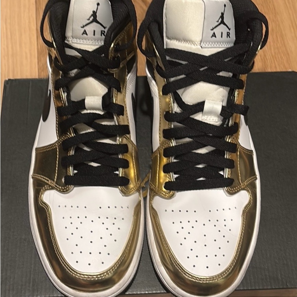 Air Jordan 1 Mid SE Metallic Gold - Picture 8 of 8
